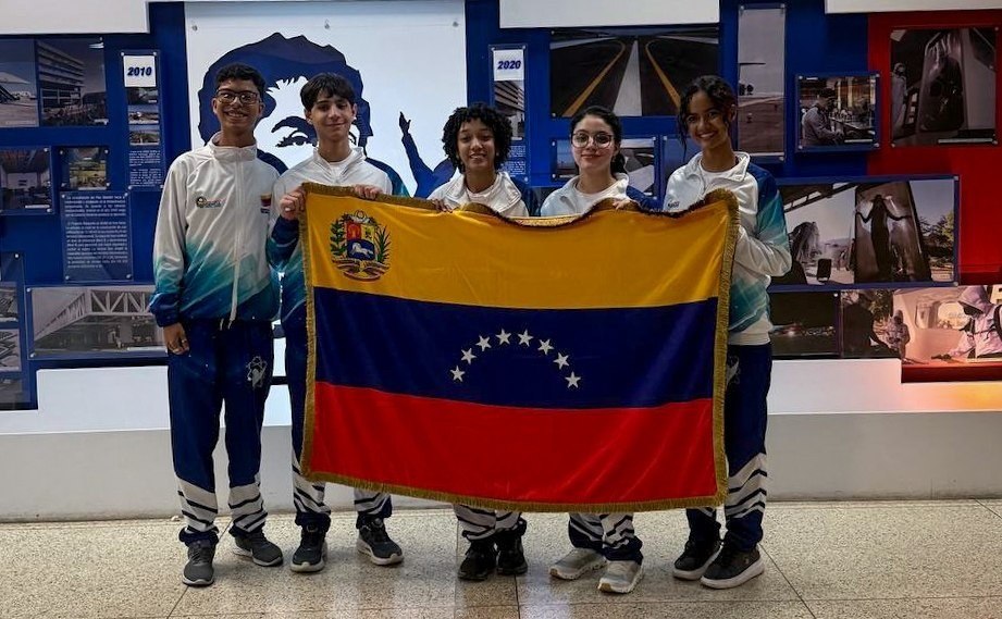 Jóvenes del Semillero Científico debutan en Olimpiada Internacional Abierta de Biología Rusia 2026